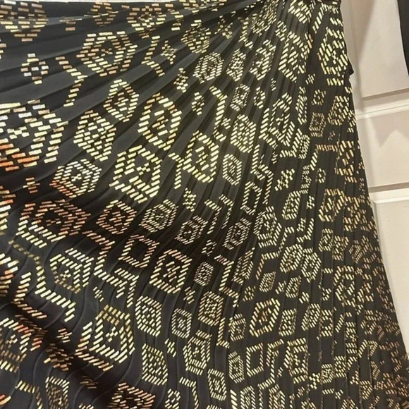 LuLaRoe‎ Elegant Collection Deanne Black Gold Wrap Dress size Small - Picture 5 of 9